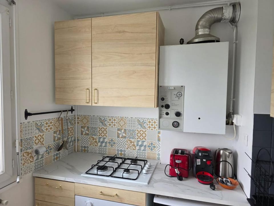 Cozy studio, 5 min from Cosne train station, 3rd floor Apartment in Bourgogne-Franche-Comté