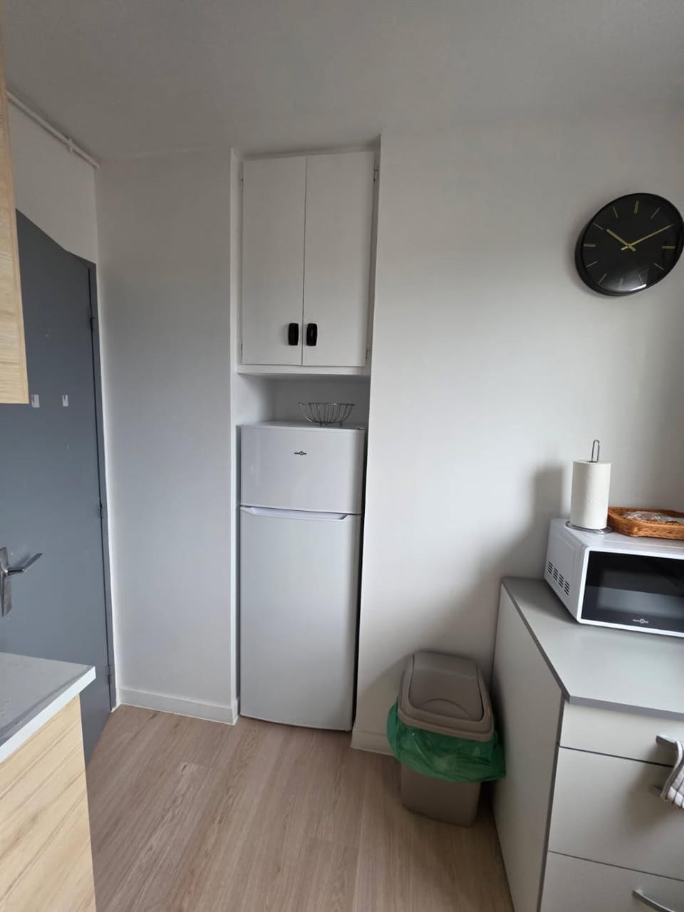 Cozy studio, 5 min from Cosne train station, 3rd floor Apartment in Bourgogne-Franche-Comté