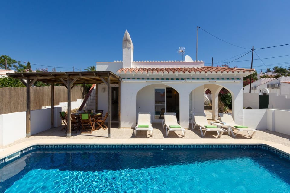 Property building, Balcony/Terrace, Pool view, Swimming pool