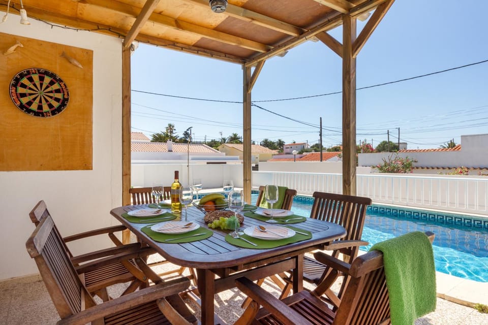 Balcony/Terrace, Dining area, Pool view
