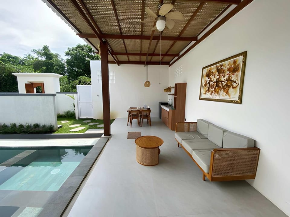 Seating area, kitchen