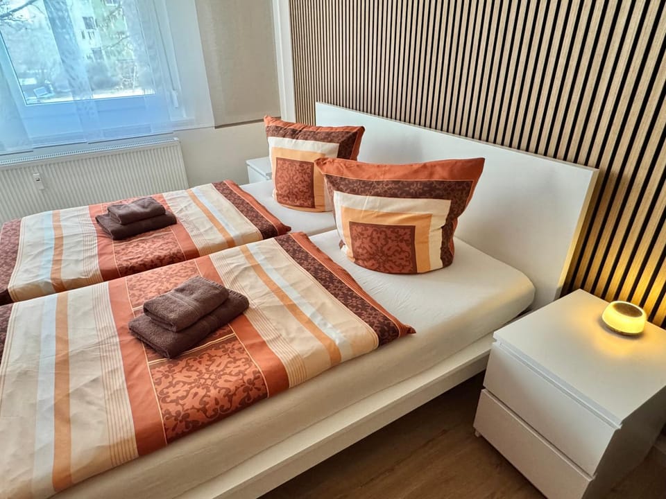 Bed, Photo of the whole room, Bedroom, towels
