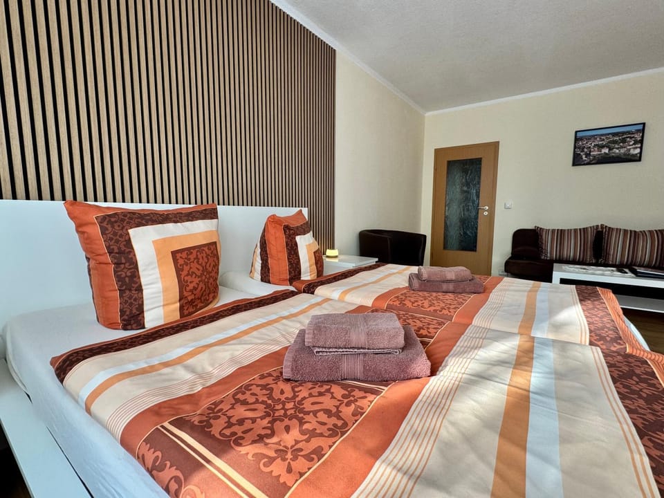 Bed, Photo of the whole room, Seating area, Bedroom
