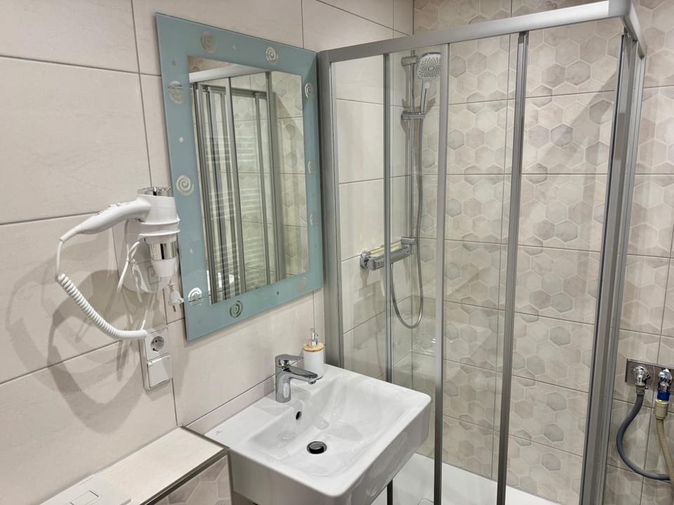 Shower, Bathroom, hair dryier