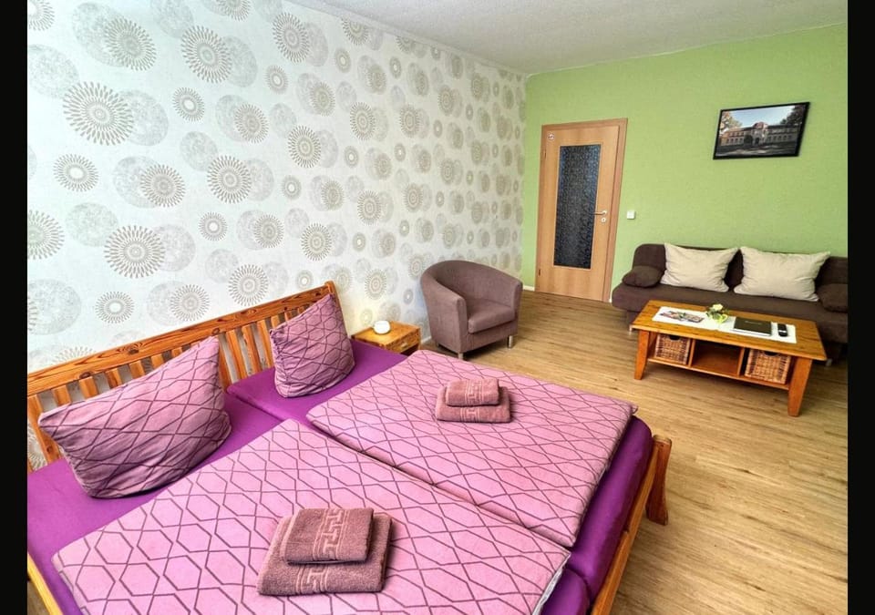 Bed, Living room, Bedroom