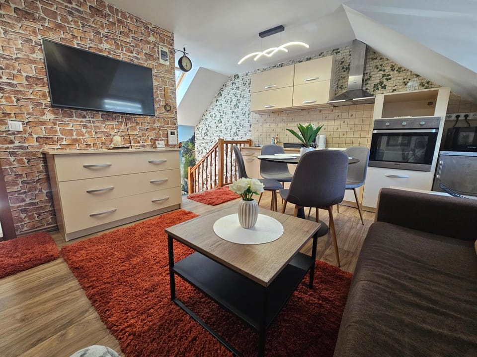 Communal lounge/ TV room, Communal lounge/ TV room