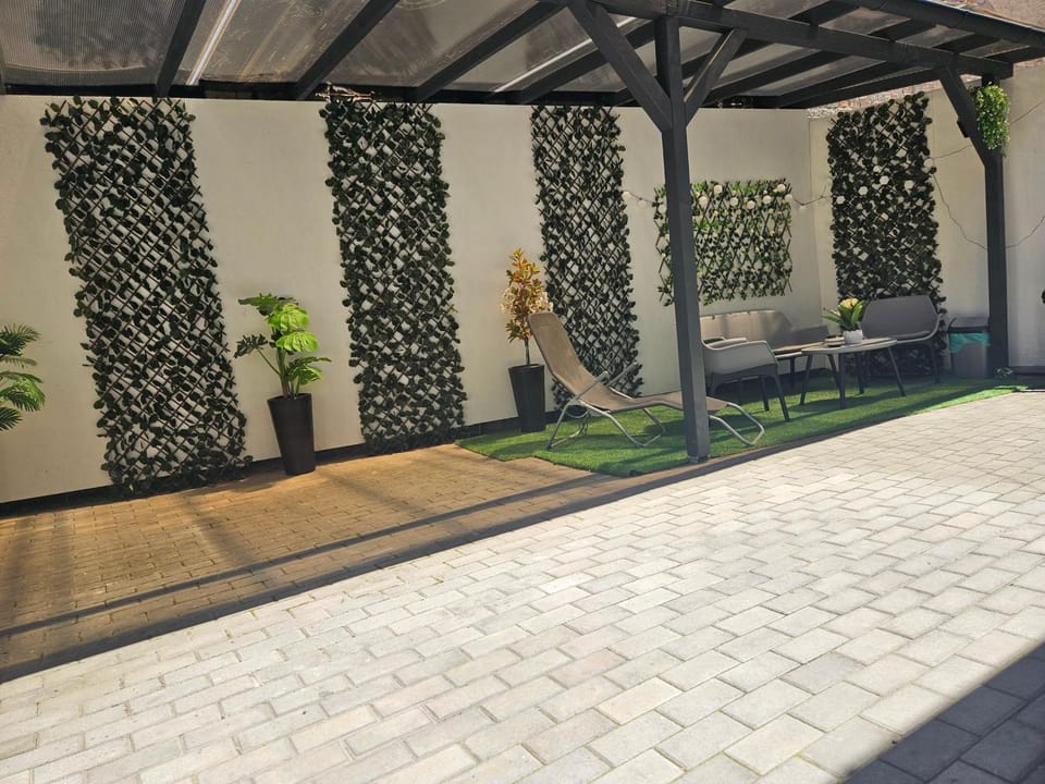 Garden, Balcony/Terrace