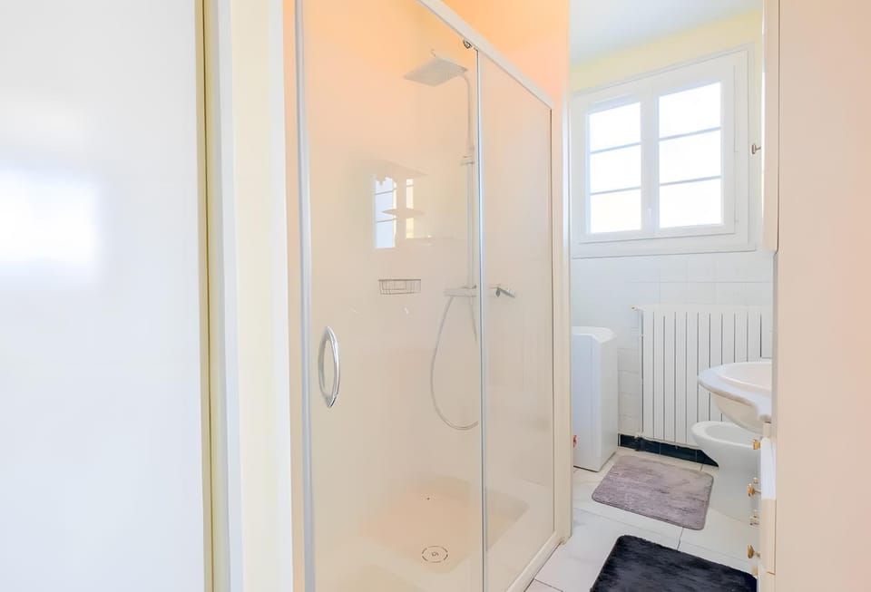 Bathroom, Living room