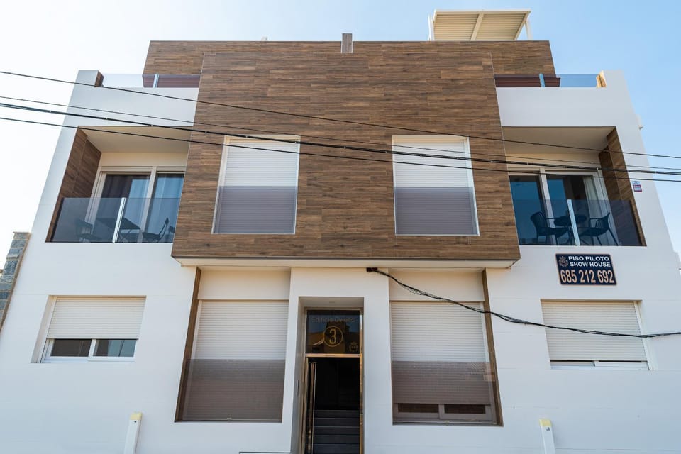 Property building, Facade/entrance, Off site