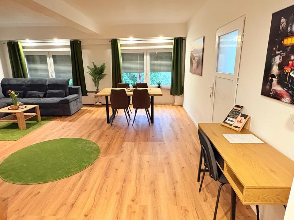 Living room, Food