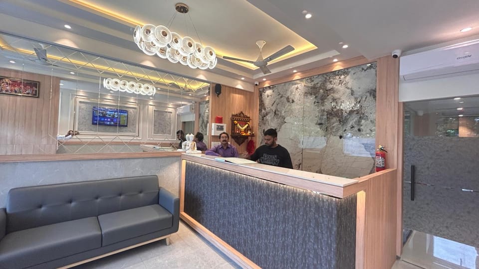 People, TV and multimedia, Lobby or reception, Seating area, group of guests