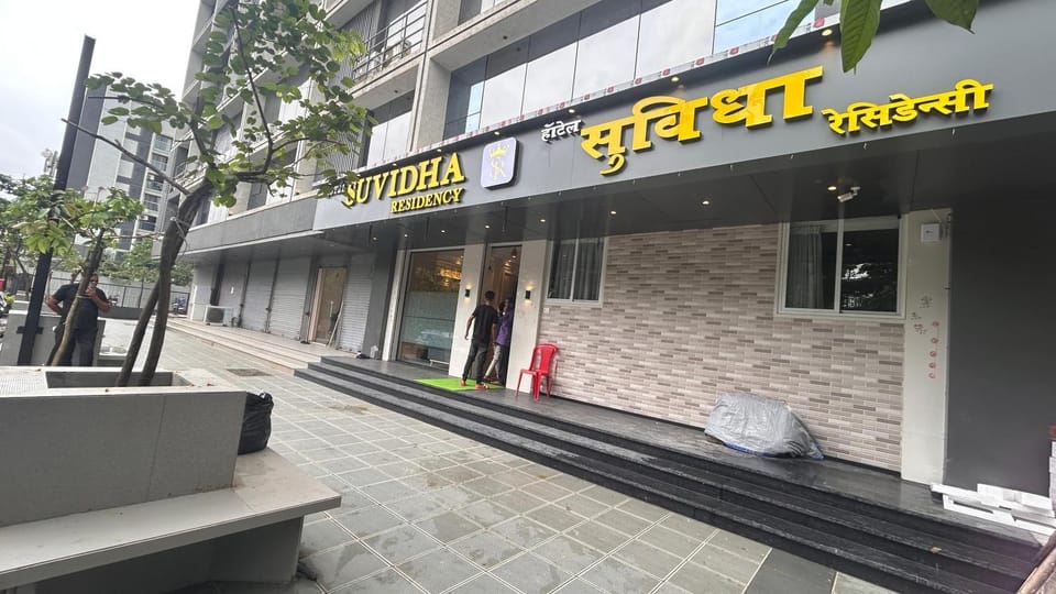 Property building, Facade/entrance, Day