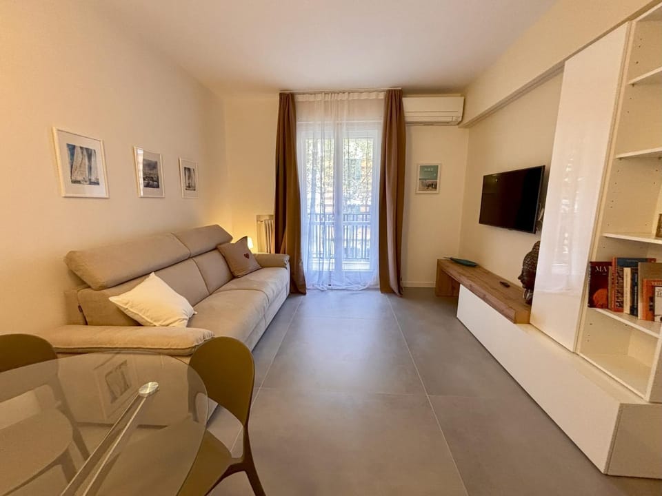 TV and multimedia, Living room, air conditioner