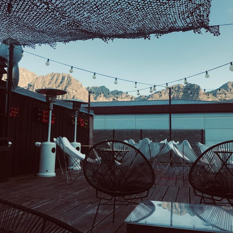 Patio, Mountain view