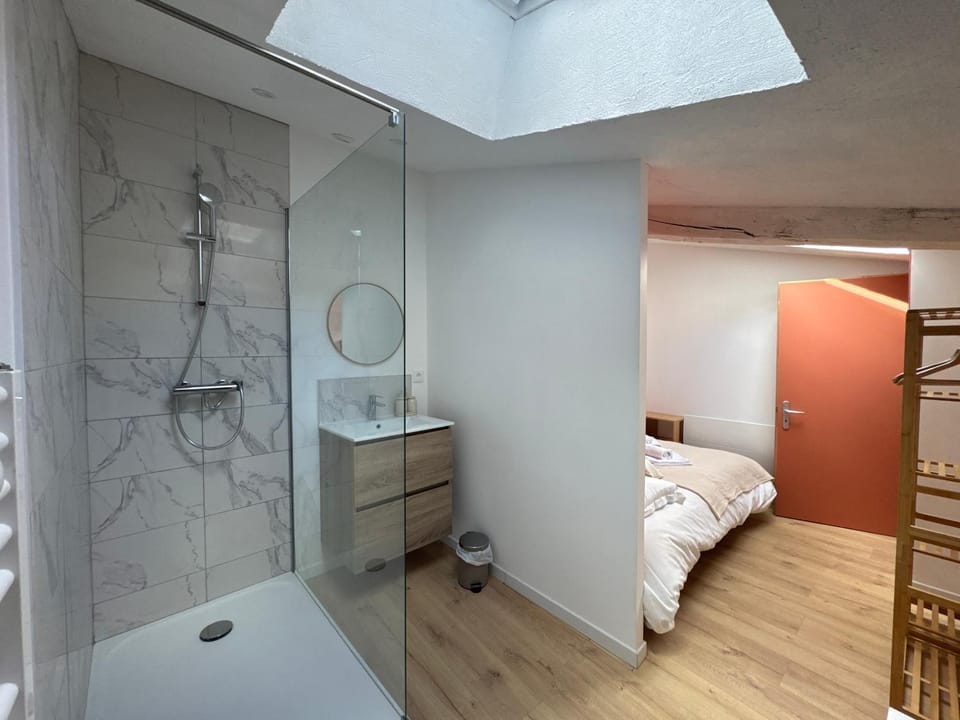 Bathroom, Photo of the whole room