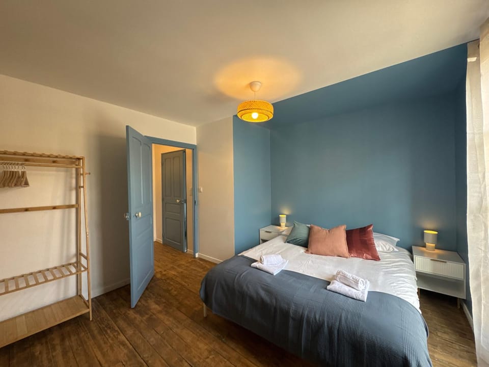 Bed, Photo of the whole room, Bedroom, towels, wardrobe