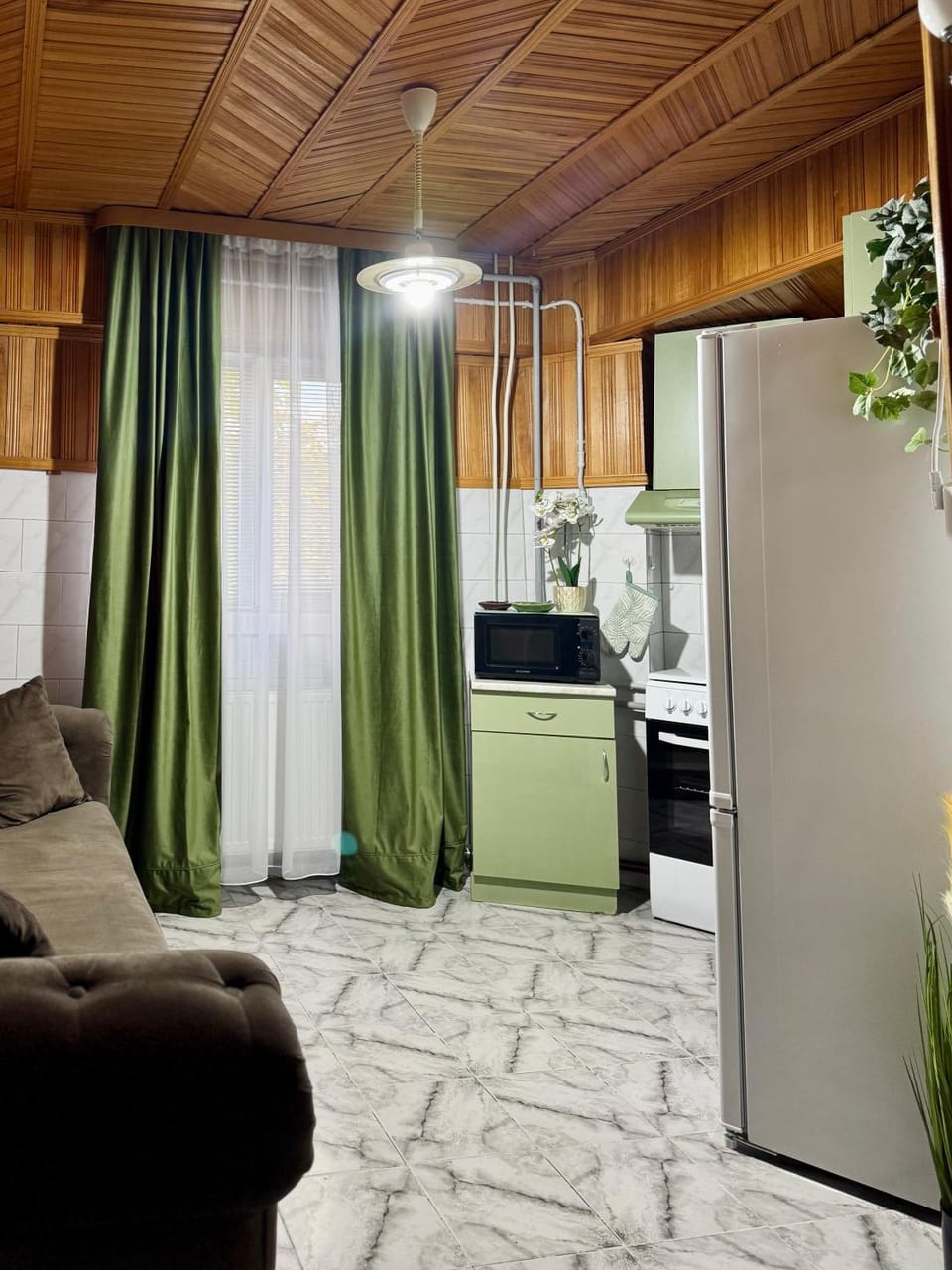 Kitchen or kitchenette, oven