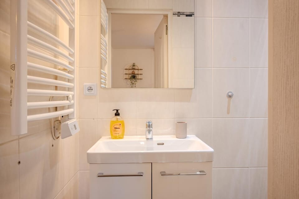 Bathroom, towels