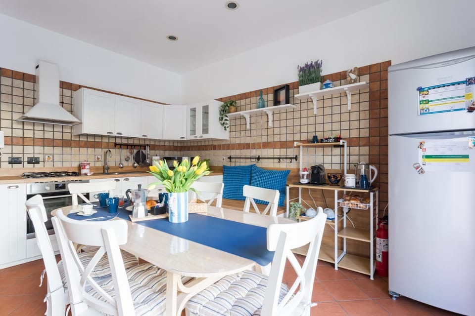 Dining area, kitchen