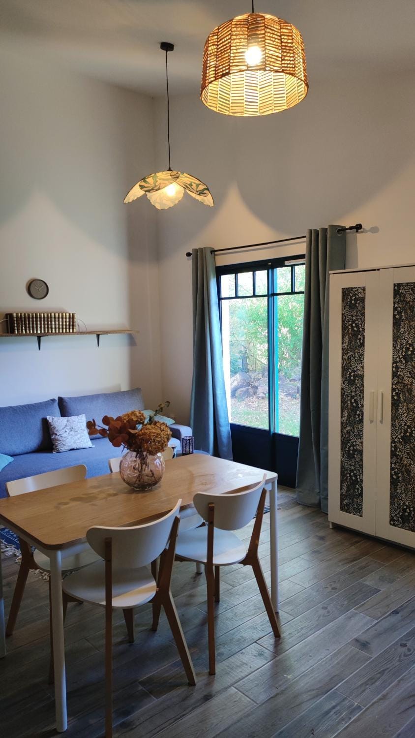 Seating area, Dining area, wardrobe