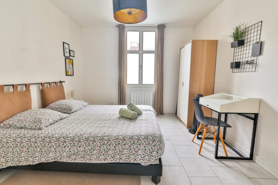 Photo of the whole room, Bedroom, heating, towels