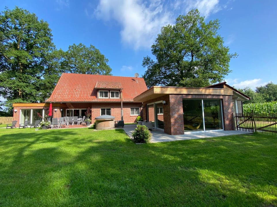 Property building, Garden, Balcony/Terrace, Spa and wellness centre/facilities, Garden view