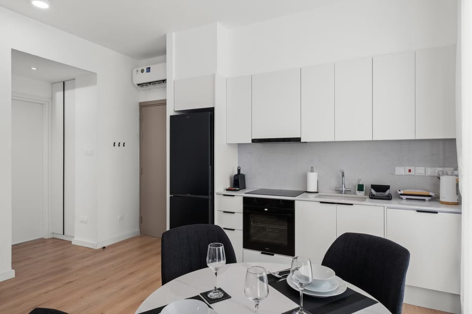 Coffee/tea facilities, Kitchen or kitchenette, oven, stove, toaster