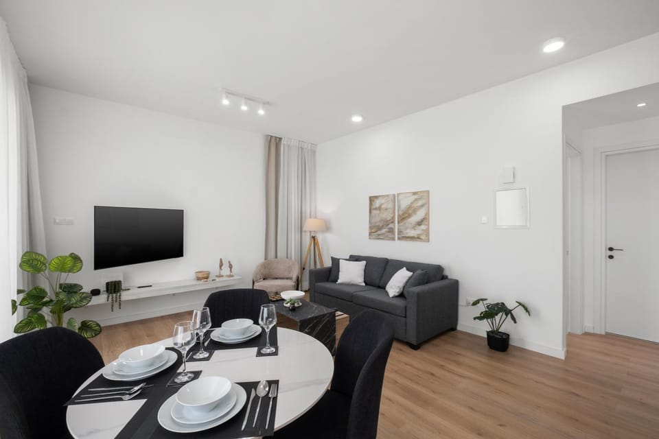 TV and multimedia, Living room, Dining area