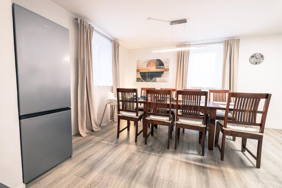 Seating area, Dining area, Food