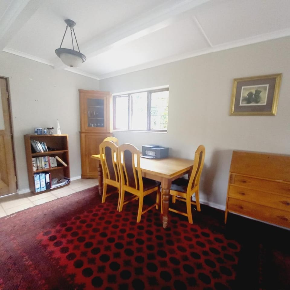 Seating area, Dining area