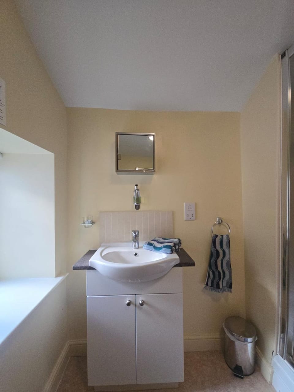 Twin Room - The Unicorn Hotel Bed and Breakfast in Wales
