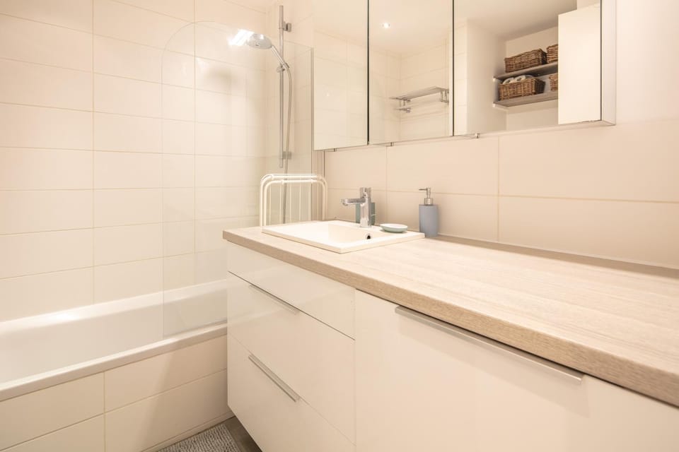Bathroom, Bath