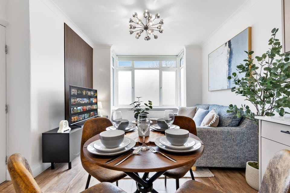 Living room, Seating area, Dining area