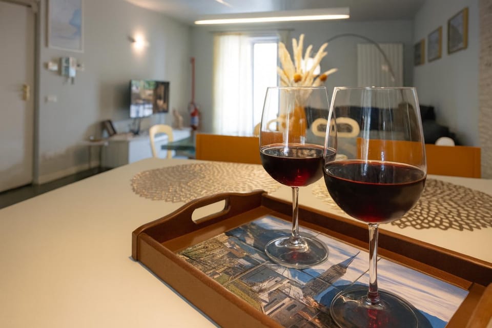 Food and drinks, Dining area, Alcoholic drinks