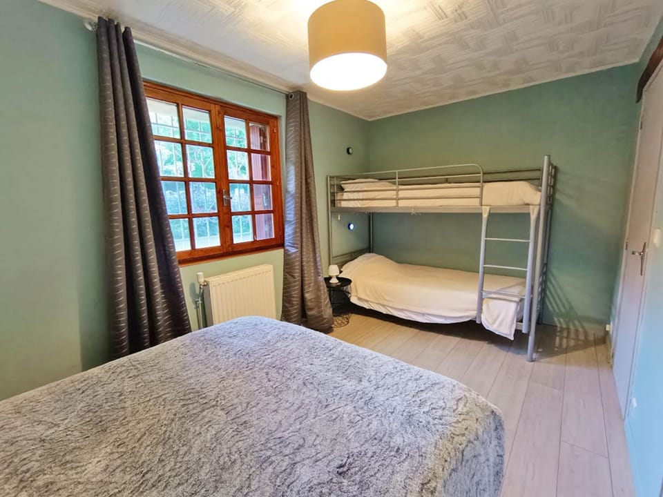 Bed, Photo of the whole room, Bedroom, bunk bed