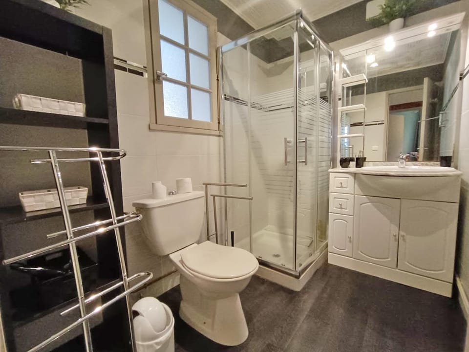 Shower, Toilet, Bathroom