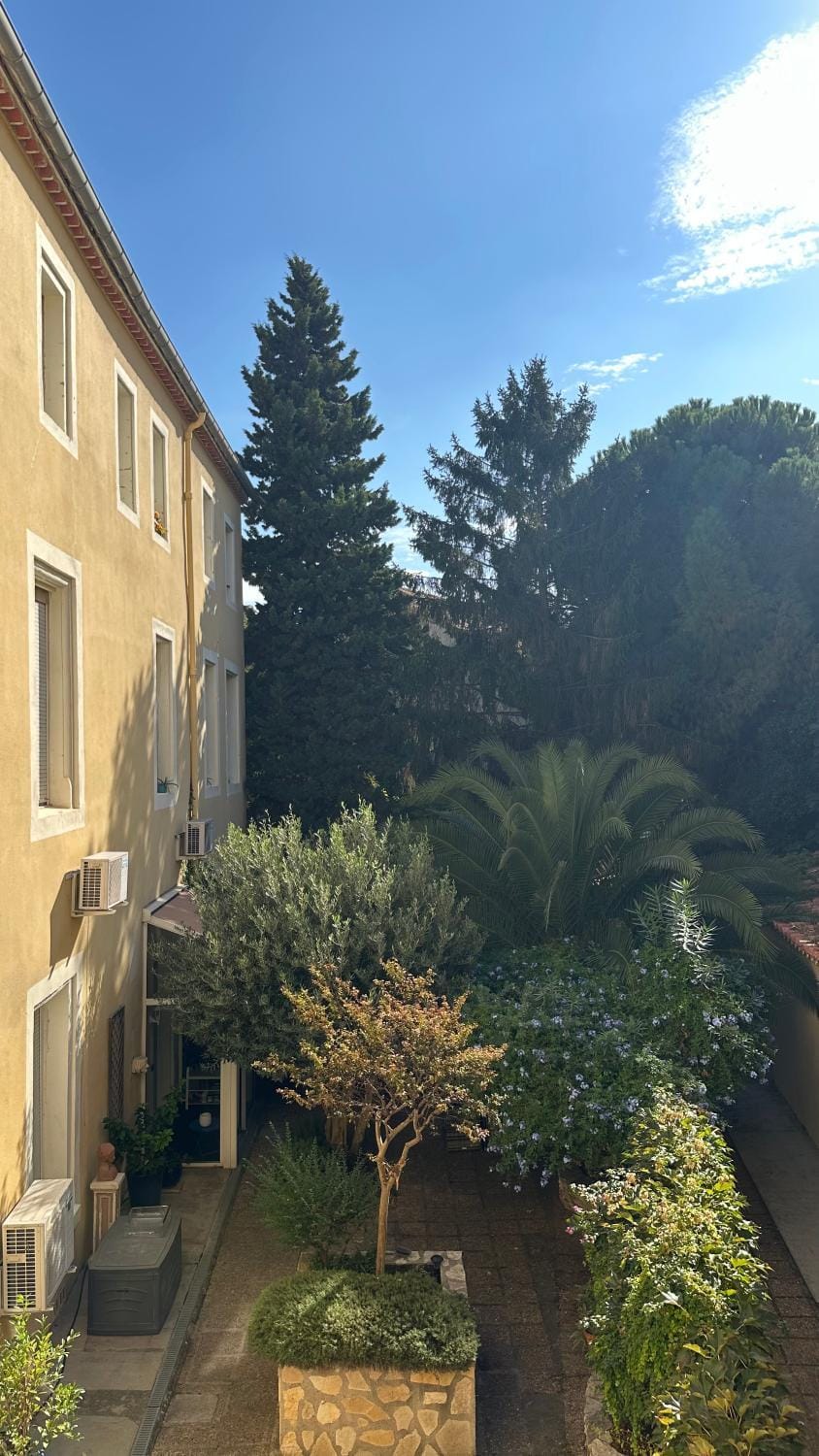 Property building, Day, Natural landscape, Garden, Garden view