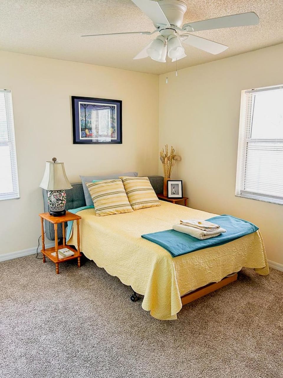 Photo of the whole room, Bedroom