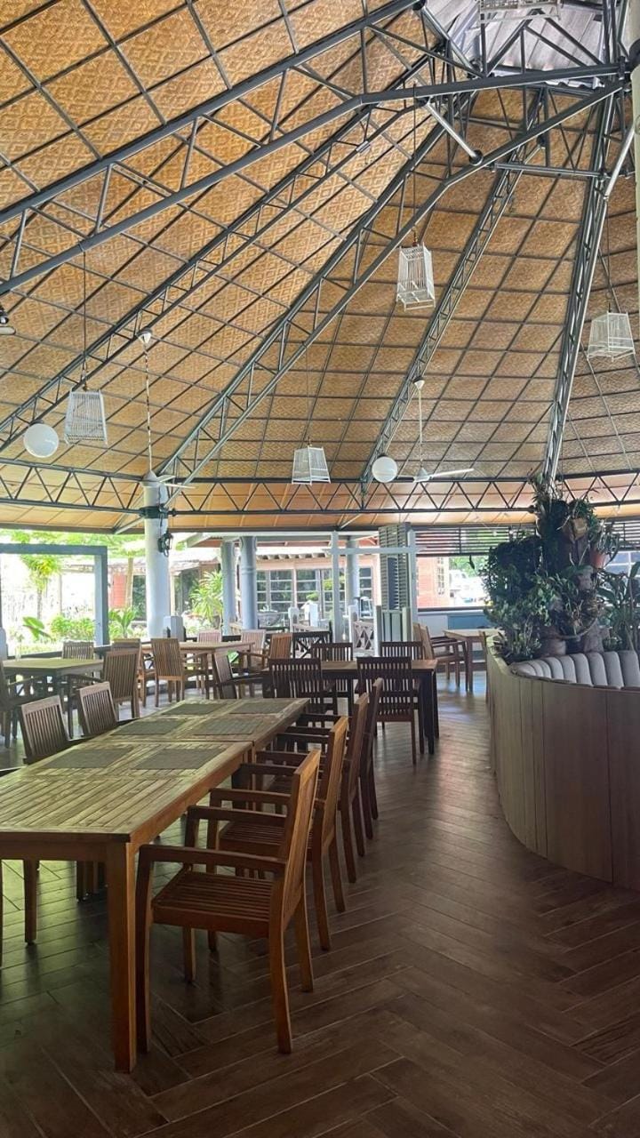 Restaurant/places to eat, Restaurant/places to eat