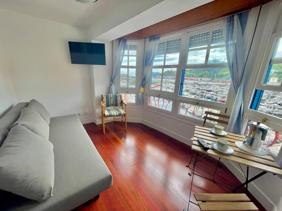 Portu Suite , en el mismo puerto Apartment in Bermeo