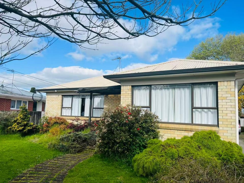 Cosy 3 Bedrooms House Beside City Centre House in Hamilton