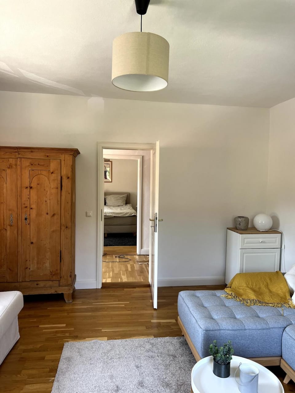 Living room, Photo of the whole room