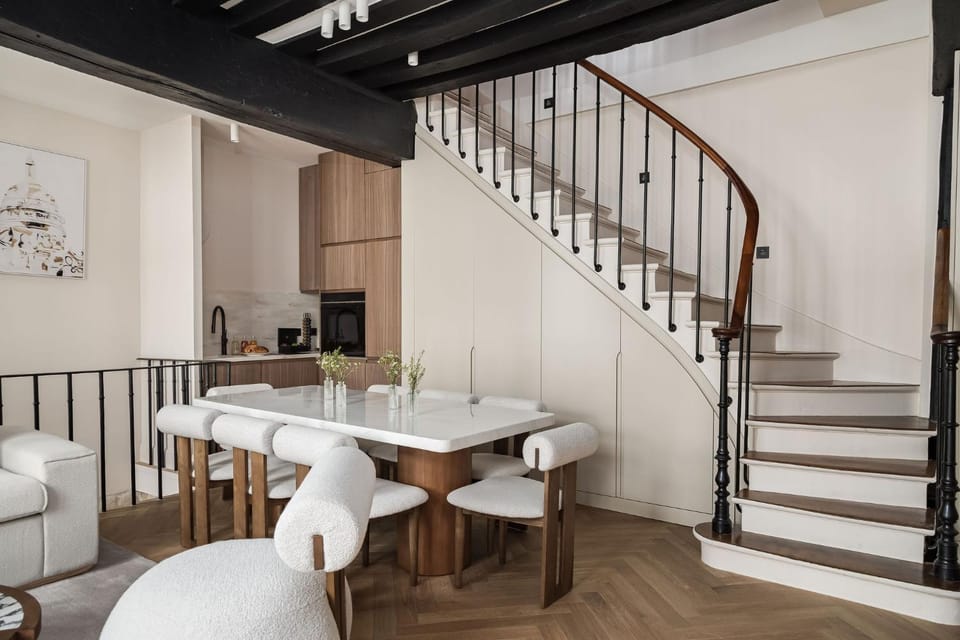 Kitchen or kitchenette, Living room, Seating area, Dining area