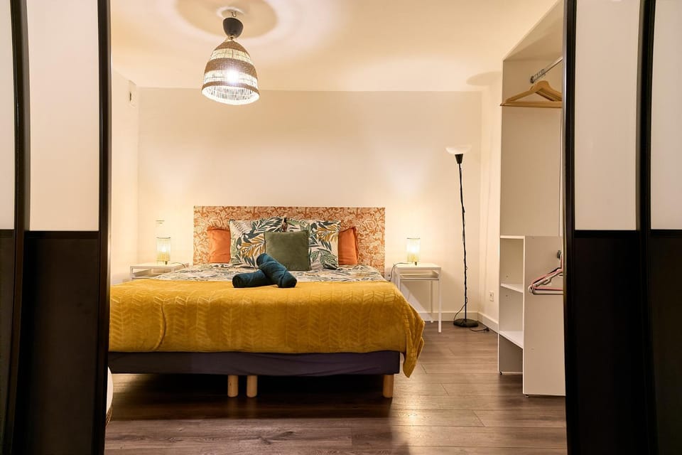 Bed, Bedroom, Family, heating, internet, storage, towels, wardrobe, air conditioner