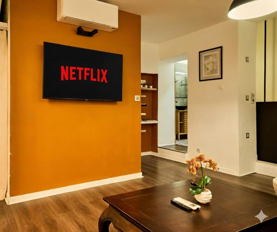 Living room, Seating area, Family, heating, internet, air conditioner