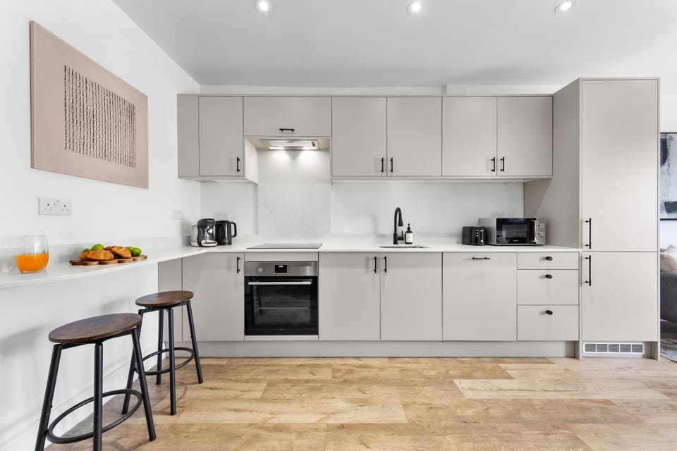 Coffee/tea facilities, Kitchen or kitchenette, dishwasher, oven, stove, toaster