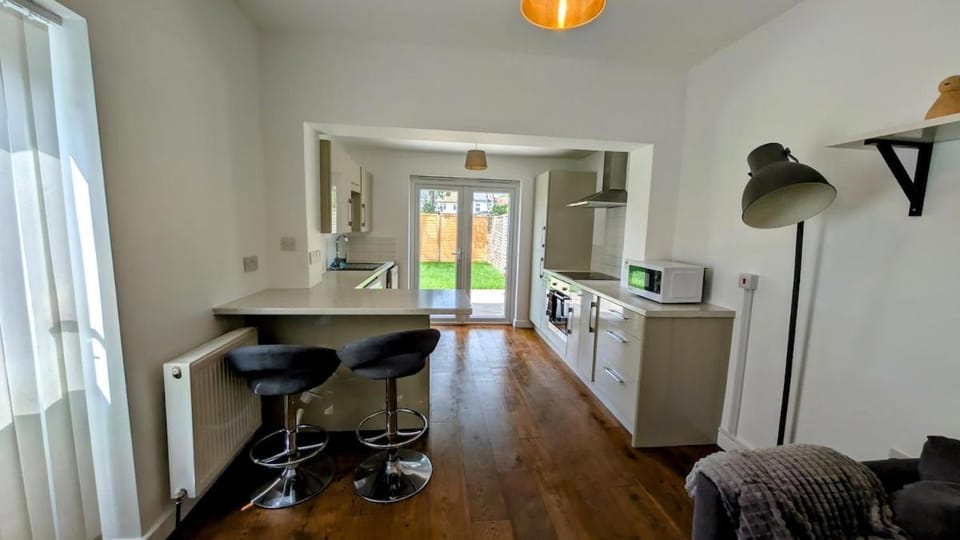 London house with Parking and Garden Apartment in London
