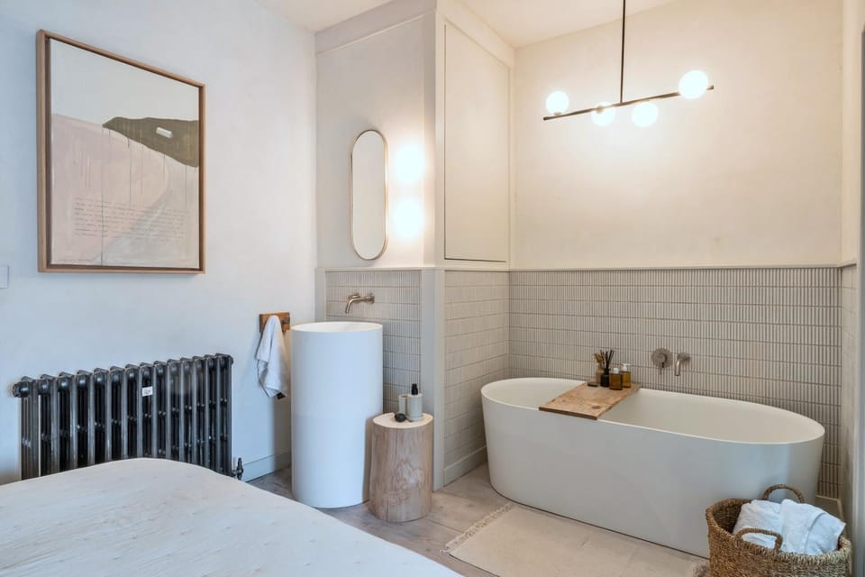 Bed, Bathroom, Photo of the whole room, Bedroom, Bath