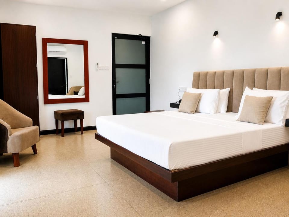 Bed, Photo of the whole room, wardrobe