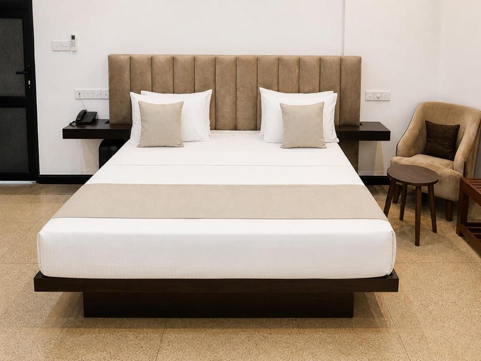 Bed, Seating area